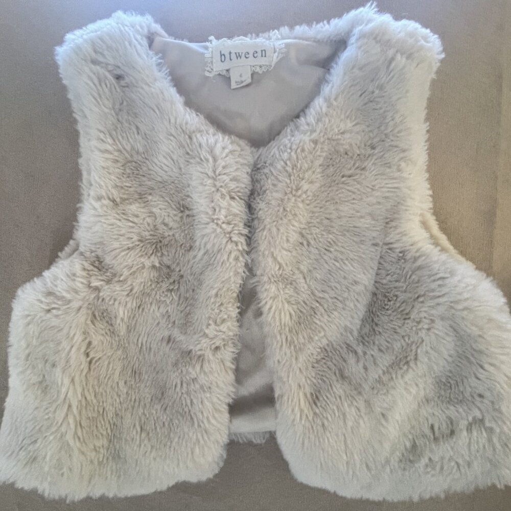 Cream Faux Fur Vest – Soft & Chic Layering – 4